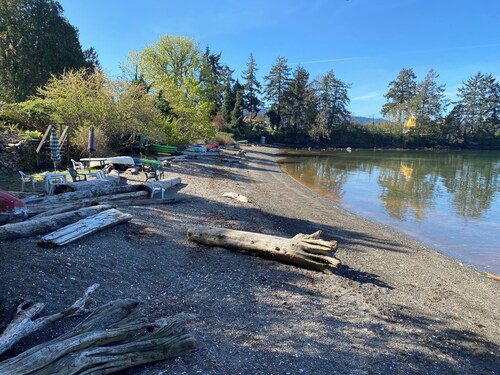 2 Bedroom Semi-Waterfront Cottage in Vesuvius, Salt Spring Island