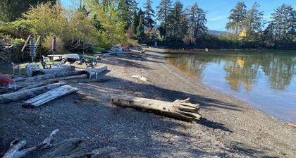 2 Bedroom Semi-Waterfront Cottage in Vesuvius, Salt Spring Island