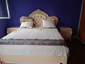 2 quartos, ferros/tábuas de passar roupa, Wi-Fi, roupa de cama