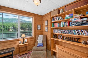 Interior - Lake front cottage with pontoon boat in Lake Lure (Lake Lure)