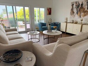 Living area - Live near the beach this summer in  2-bedroom house in Oceanside, 55+ community (Oceanside)