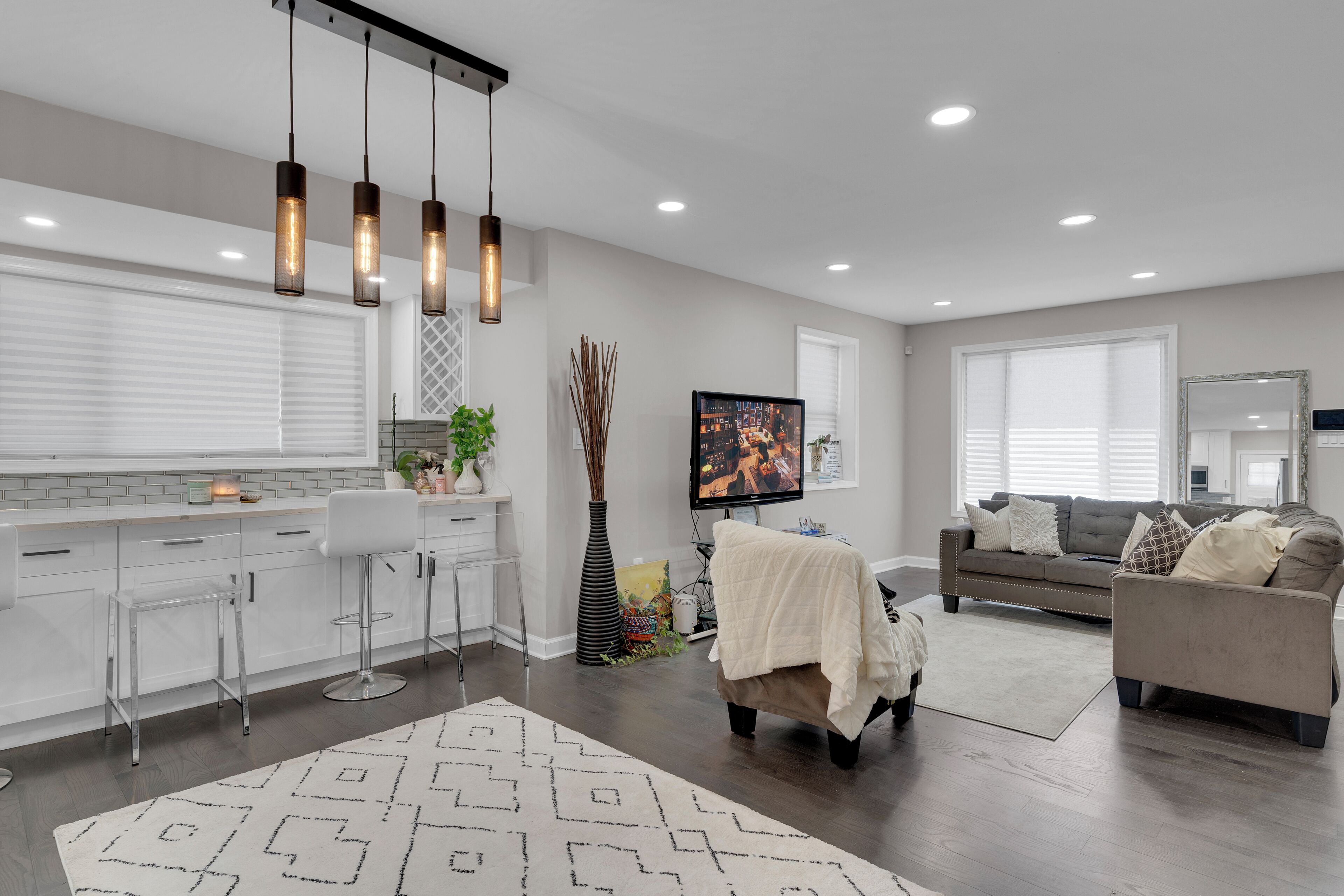 Peaceful 2br/2.5ba Dc Townhome: Private Gym,parking, Metro & Work-friendly Space - ベセスダ, MD
