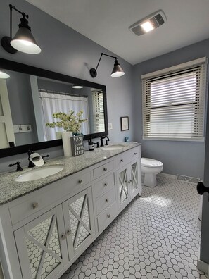Shower, hair dryer, towels, soap - Backyard Oasis with In-ground Pool, Fire Pit, and Gazebo! (Onalaska)