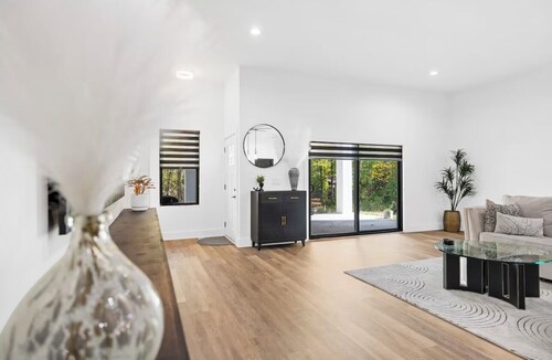 The Dark & Modern - Charlotte Retreat