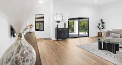 The Dark & Modern - Charlotte Retreat