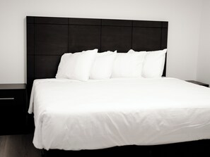 2 bedrooms, WiFi, bed sheets - Unit 10 - Modern Fully Furnished 2 Bedroom Apartment (Toronto)