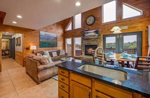 Smart TV, fireplace, video games - New Listing! Cabin On The Lake, Hot Tub, Game Rm! (Sevierville)