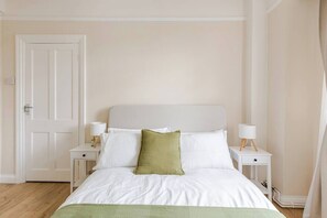 1 bedroom, iron/ironing board, free WiFi, bed sheets - WestbourneCourt Modern Flat-Paddington & HydePark (London)
