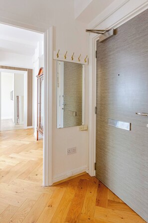 Interior - WestbourneCourt Modern Flat-Paddington & HydePark (London)