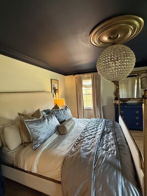 3 bedrooms, Internet, bed sheets - Equestrian Derby Escape (Louisville)
