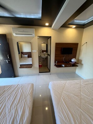 Deluxe Double Room | Iron/ironing board, free WiFi - TPH Matheran (Matheran)