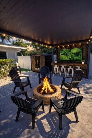 Terrace/patio - Waterfront Oasis Sauna/Pool/Hot tub/5 min to TPA (Tampa)
