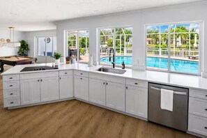 Interior - Waterfront Oasis Sauna/Pool/Hot tub/5 min to TPA (Tampa)