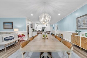 Dining - Spacious BRAND NEW 4-bedroom condo in wonderful Murrells Inlet Sleeps 10 (Murrells Inlet)