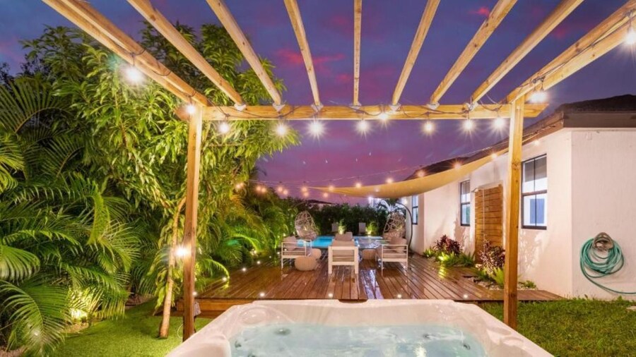 New Vibrant Villa - Heat Pool -Pickeball