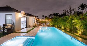 Pool - New Vibrant Villa - Heat Pool -Pickeball (North Miami Beach)