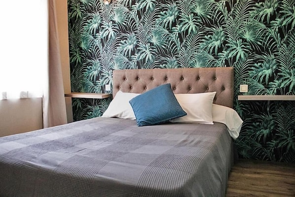 Room - Hôtel Saint-Florent (Orange)