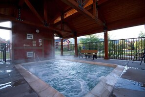 Spa - Christmas in Steamboat Springs! 1 Bedroom Full kitchen Ski shuttle. Sleeps 4 (Steamboat Springs)
