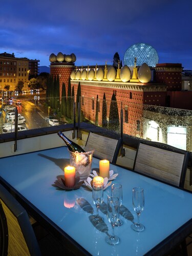 Can you imagine staying right in front of the Dalí Museum?