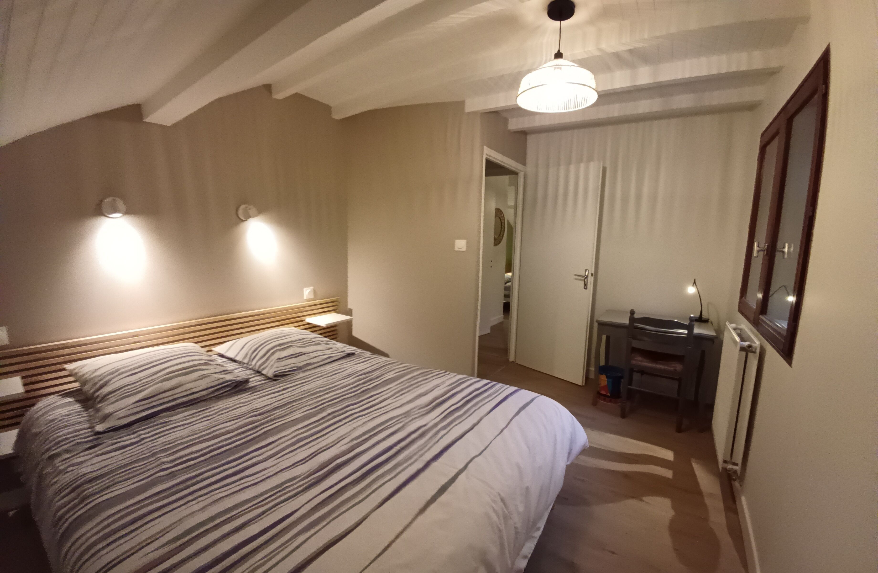 3 chambres, fer et planche à repasser, accès Internet, draps fournis