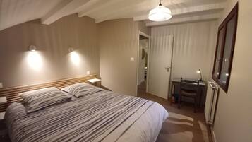 3 chambres, fer et planche Ă repasser, accĂšs Internet, draps fournis