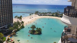 Beach - Elevate Your Hawaiian Getaway at Lagoon Tower by Hilton – 2 Bd. Ocean View (Honolulu)