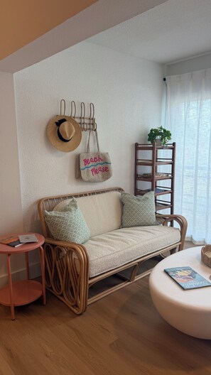 TV - Privateer Beachfront Retreat, Designer Renovation, Ground Floor Beachfront (Fort Myers Beach)