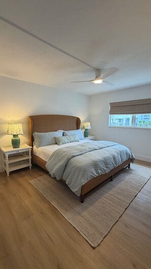 2 bedrooms, WiFi, bed sheets - Privateer Beachfront Retreat, Designer Renovation, Ground Floor Beachfront (Fort Myers Beach)