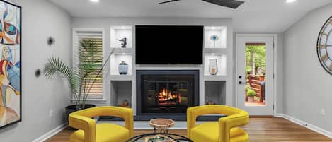 TV, fireplace