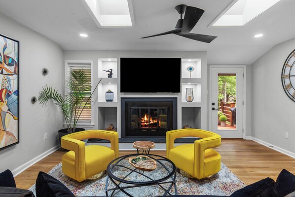 TV, fireplace
