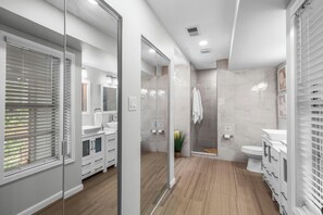 Shower, hair dryer, towels, soap