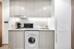 Studio - Free Housekeeping Visits During Your Stay - Stayshort - Contemporary Studio Retreat in Meydan That Sleeps 2 (Dubai)