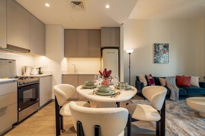 House - Free Housekeeping Visits During Your Stay - Stayshort - Modern 1 Bedroom in Dubai Creek Harbour That Sleeps 2 (Dubai)