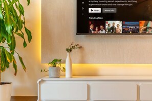 House - Free Housekeeping Visits During Your Stay - Stayshort - Modern 1 Bedroom in Dubai Creek Harbour That Sleeps 2 (Dubai)