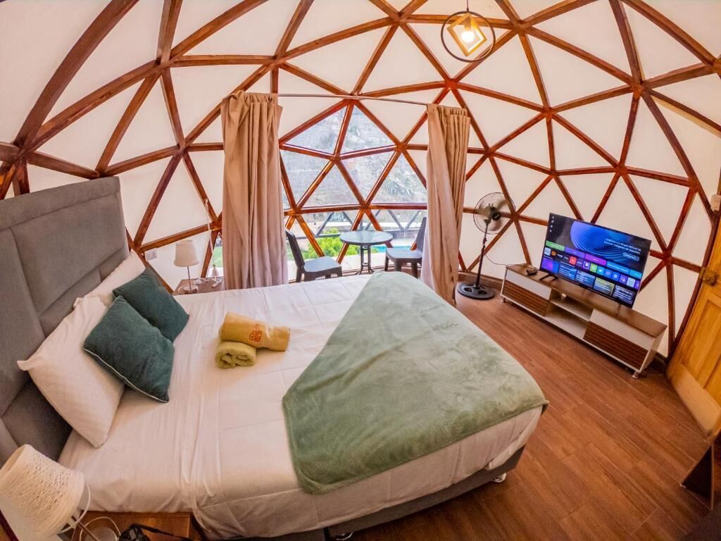 Bungalow, 1 queensize bed, balkon, uitzicht op tuin