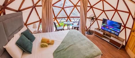 Bungalow, 1 Queen Bed, Balcony, Garden View