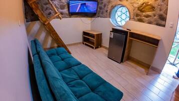 Bungalow, Patio, Garden View | Living area