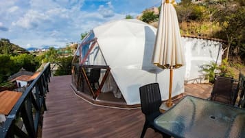 Bungalow, 1 Queen Bed, Balcony, Garden View | Outdoor dining