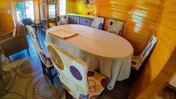 Bungalow, patio, pemandangan kebun | Tempat makan