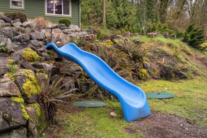 Children’s area - Fun Retreat! Playground, arcade, sauna, EV charger, 12mi SEA, 1mi to light rail (Kent)