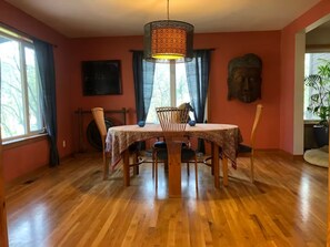 Dining - Gorgeous Island Retreat (Vashon)