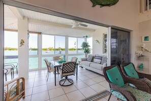 Interior - Boot Key Harbor Oasis a 2-bedroom, 2-bath half duplex on Boot Key Harbor (Marathon)