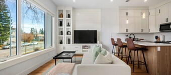 Family-friendly 3BR Calgary home, 13 min to downtown, with AC and deck
