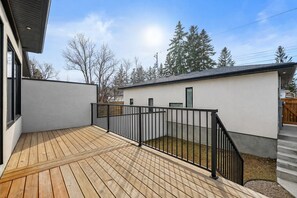 Terrace/patio - Family-friendly 3BR Calgary home, 13 min to downtown, with AC and deck (Calgary)