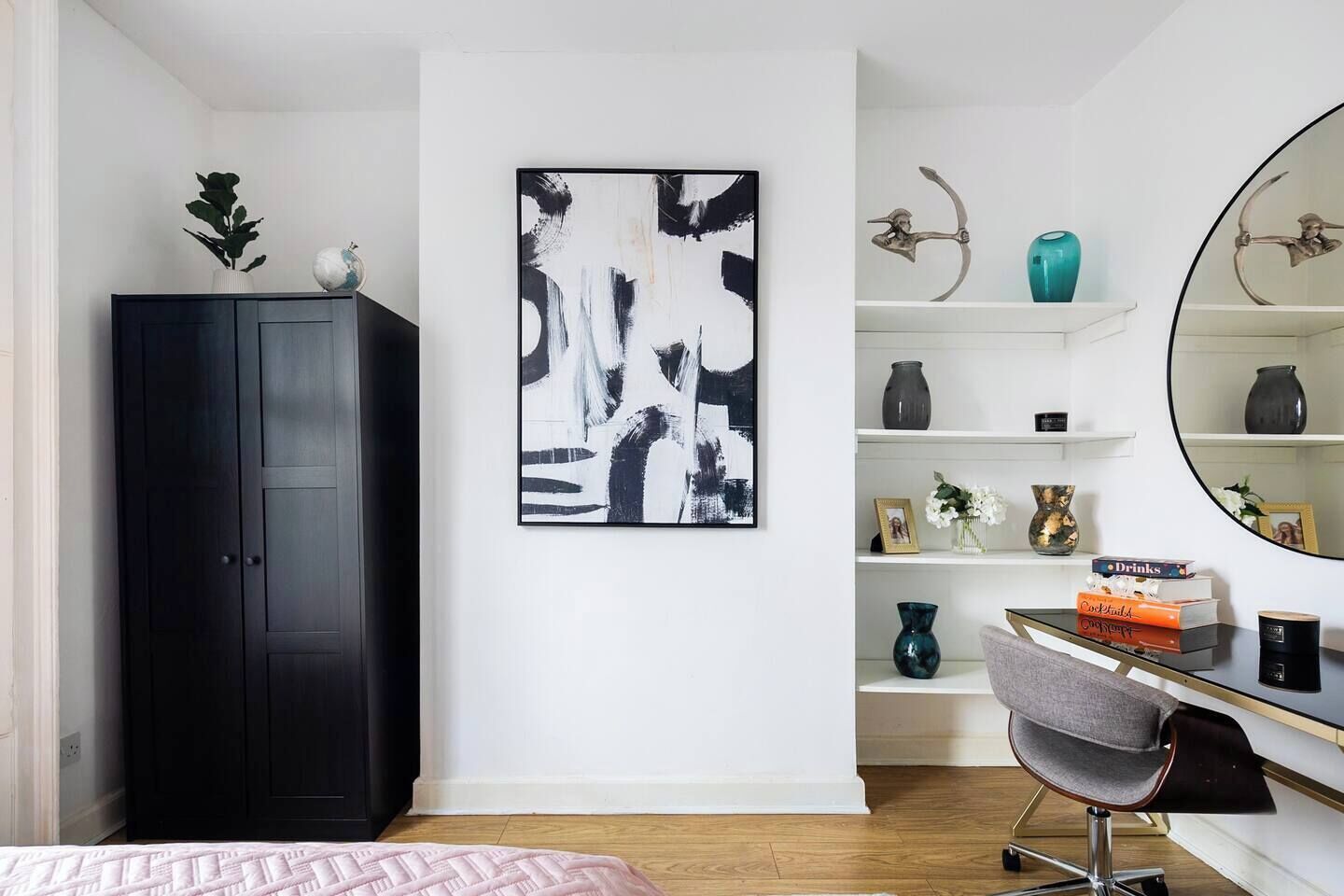The Colborg Enclave  Secluded 2bed Abode - London