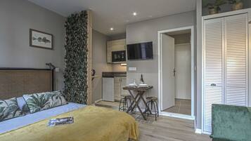 Studio Romantique, 1 grand lit, non-fumeurs, terrasse (Studio Les Galets) | Literie de qualité supérieure, décoration personnalisée