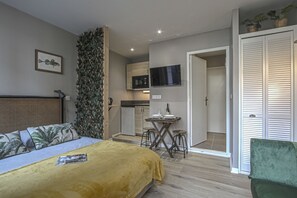 Romantic Studio, 1 Queen Bed, Non Smoking, Terrace (Studio Les Galets) | Premium bedding, individually decorated, individually furnished