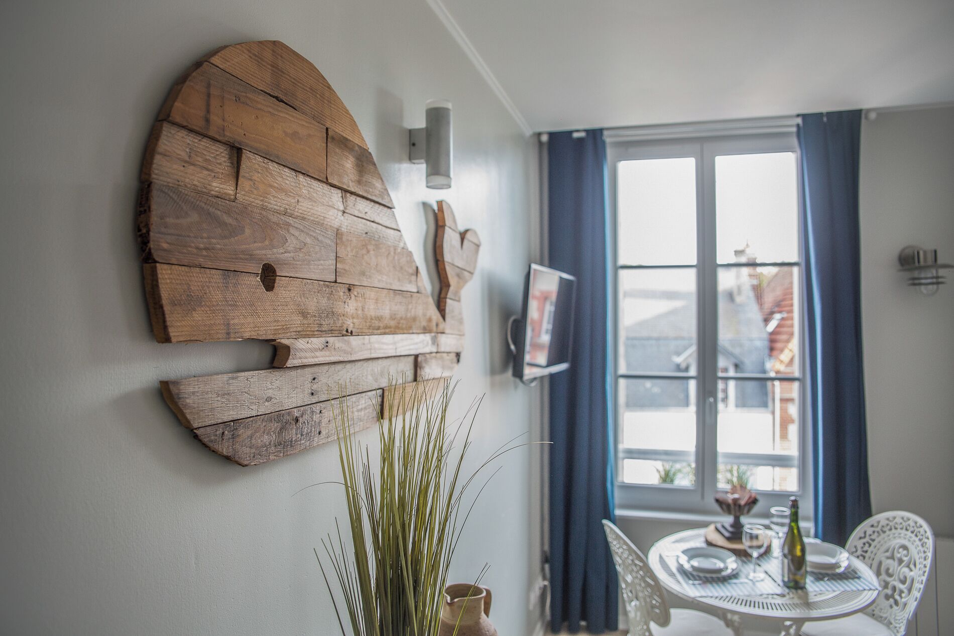 Comfort Studio, 1 Queen Bed, Kitchenette (Studio Le Bois Flotté) | Dining