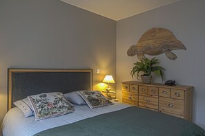 デラックス スタジオ クイーンベッド 1 台 禁煙 簡易キッチン (Studio La Tortue) | 高級寝具、客室ごとに異なる装飾、客室ごとに異なるインテリア、  ベビーベッド (無料)