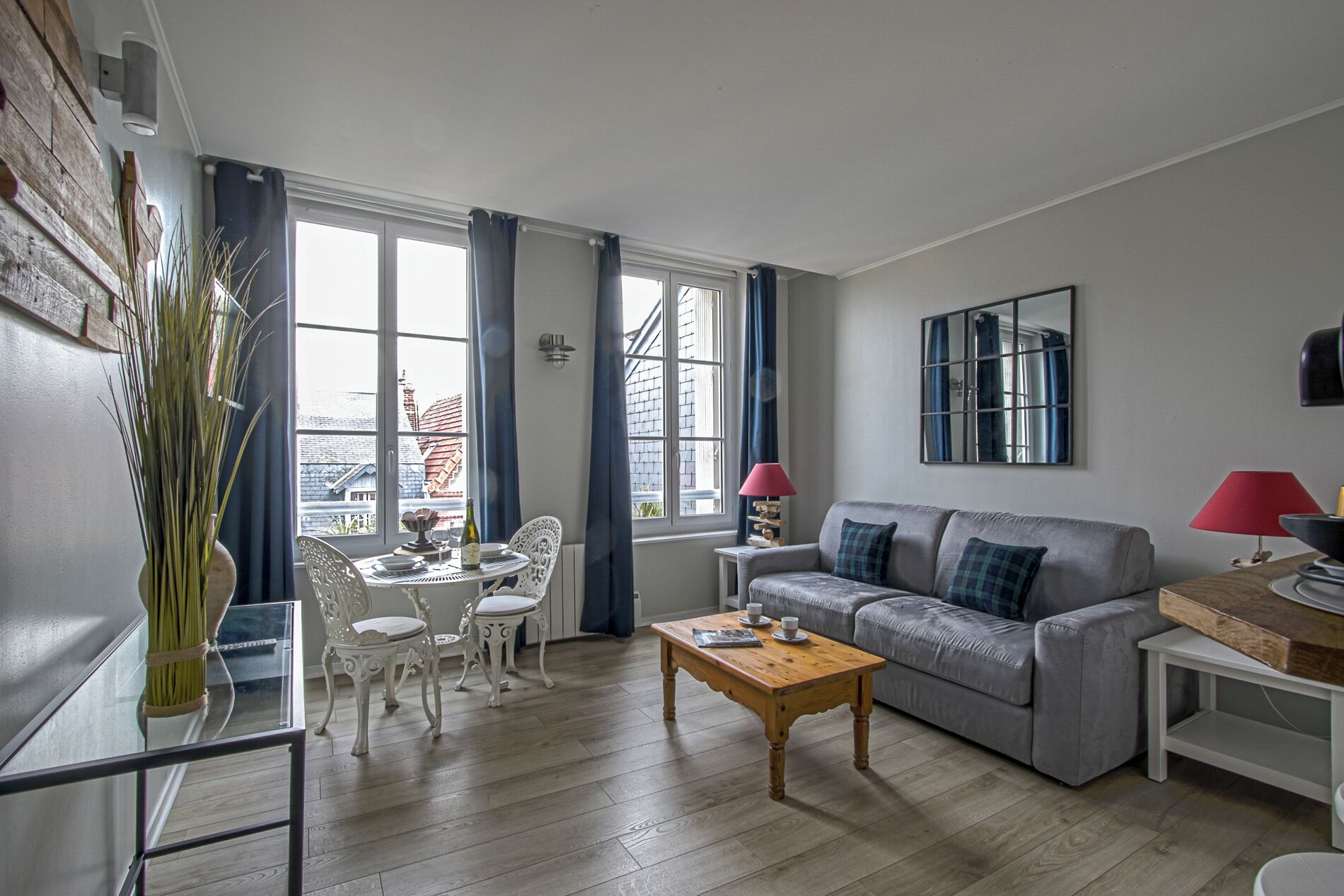 Comfort Studio, 1 Queen Bed, Kitchenette (Studio Le Bois Flotté) | Living area